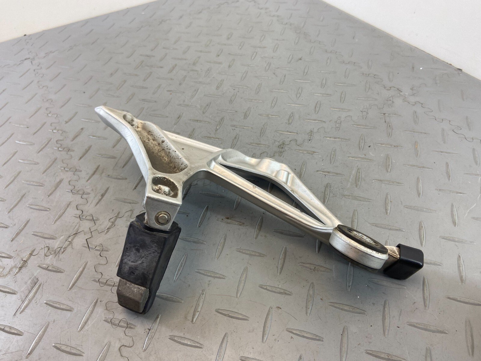 BMW R1250RT K52 2022 RIGHT SIDE RH REAR PASSENGER FOOTREST - Image 8