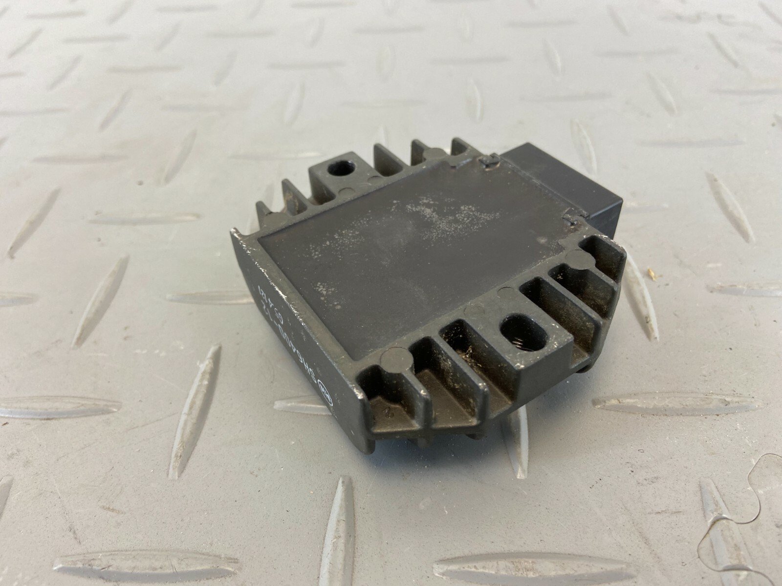 YAMAHA PIAGGIO Voltage regulator SH640D-12 - Image 4