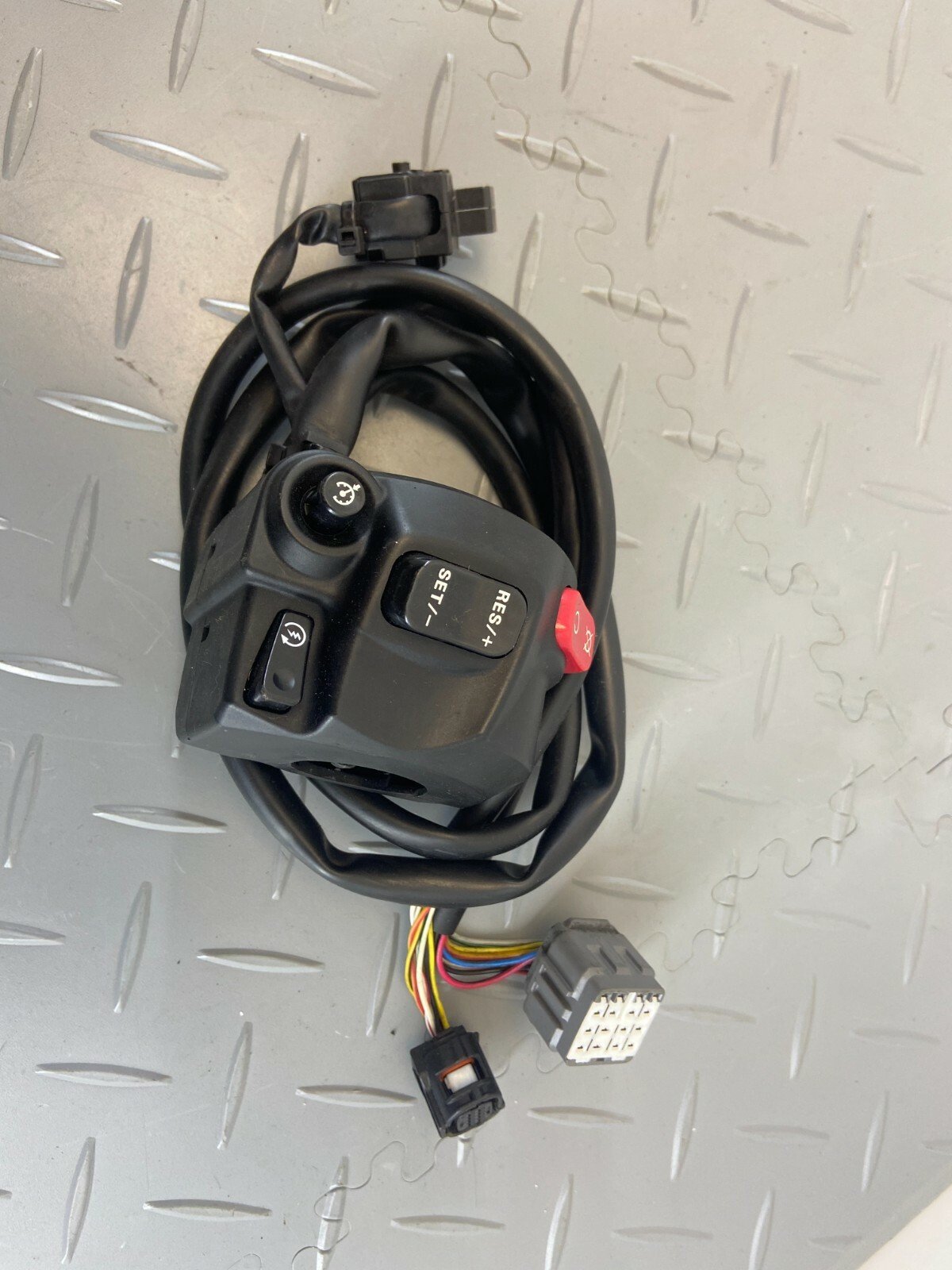 TRIUMPH TIGER EXPLORER 1200 2012 RIGHT SWITCH CONTROL RH - Image 2