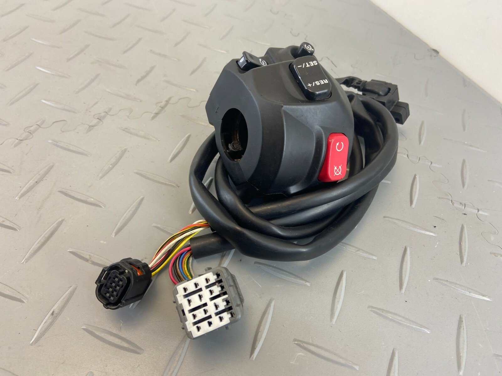 TRIUMPH TIGER EXPLORER 1200 2012 RIGHT SWITCH CONTROL RH - Image 3