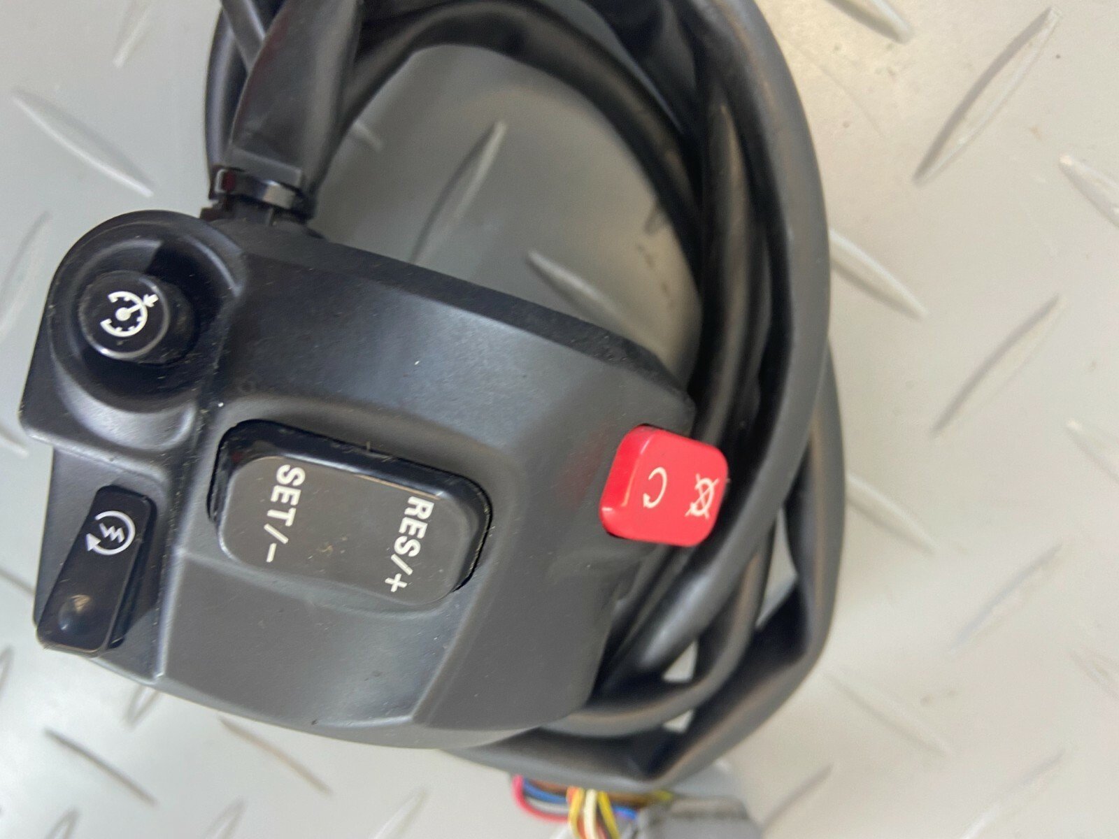 TRIUMPH TIGER EXPLORER 1200 2012 RIGHT SWITCH CONTROL RH - Image 8