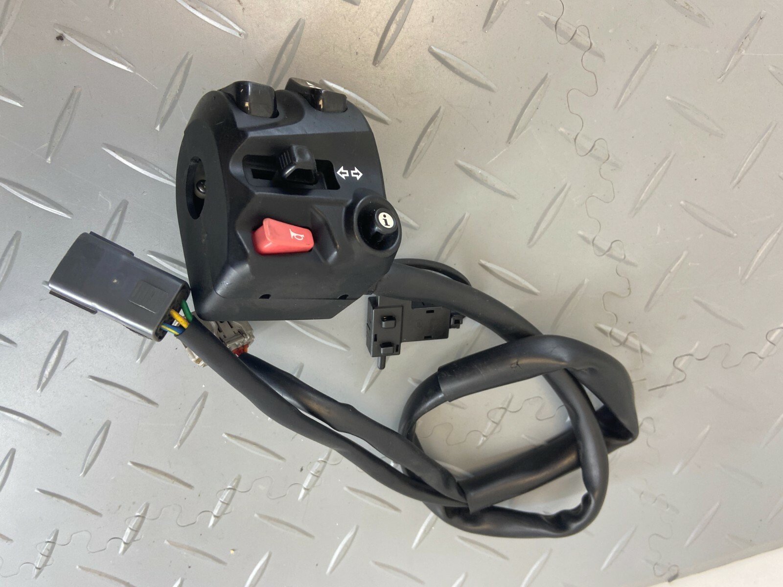 TRIUMPH TIGER EXPLORER 1200 2012 LEFT SWITCH CONTROL LH - Image 2