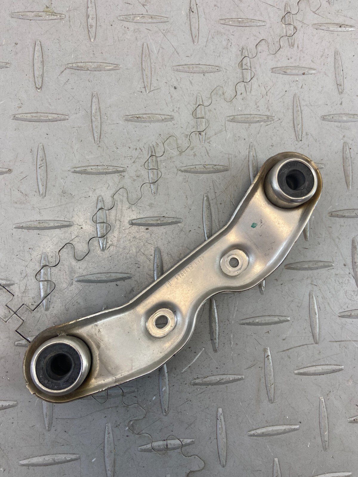 BMW R18 K34 2021 EXHAUST SILENCER CARRIER MOUNT BRACKET 8413941 - Image 2