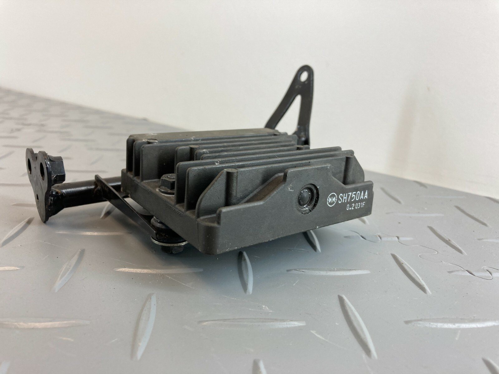HONDA CB1000R SC60 2012 VOLTAGE REGULATOR RECTIFIER SH750AA - Image 4