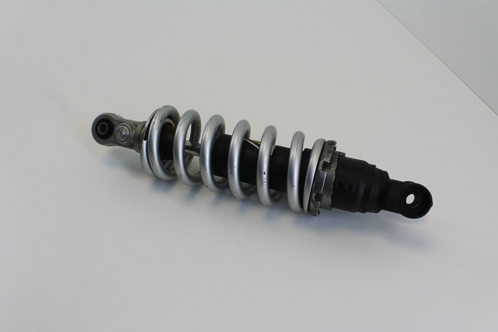 YAMAHA XSR 900 XSR900 REAR SHOCK ABSORBER SUSPENSION - Image 2