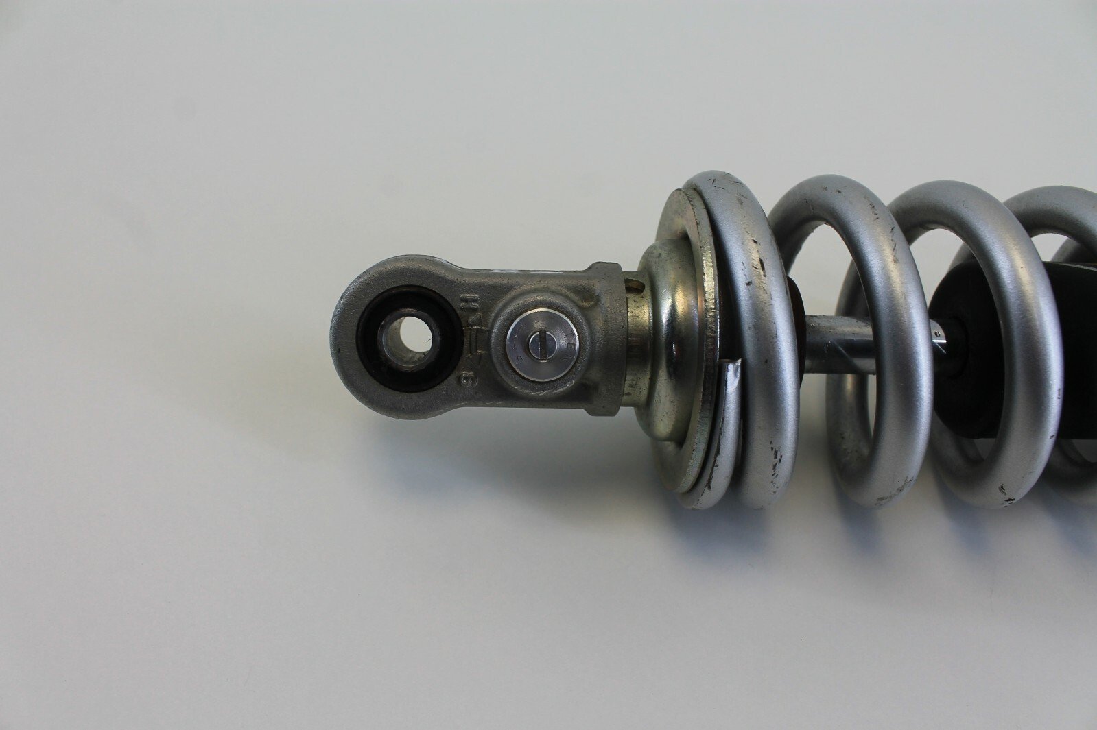 YAMAHA XSR 900 XSR900 REAR SHOCK ABSORBER SUSPENSION - Image 3