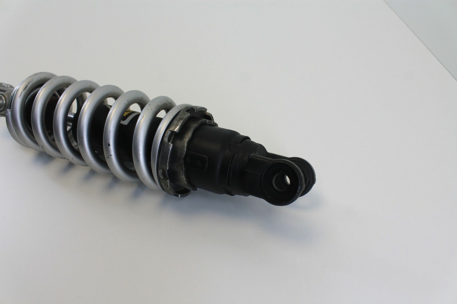 YAMAHA XSR 900 XSR900 REAR SHOCK ABSORBER SUSPENSION - Image 4