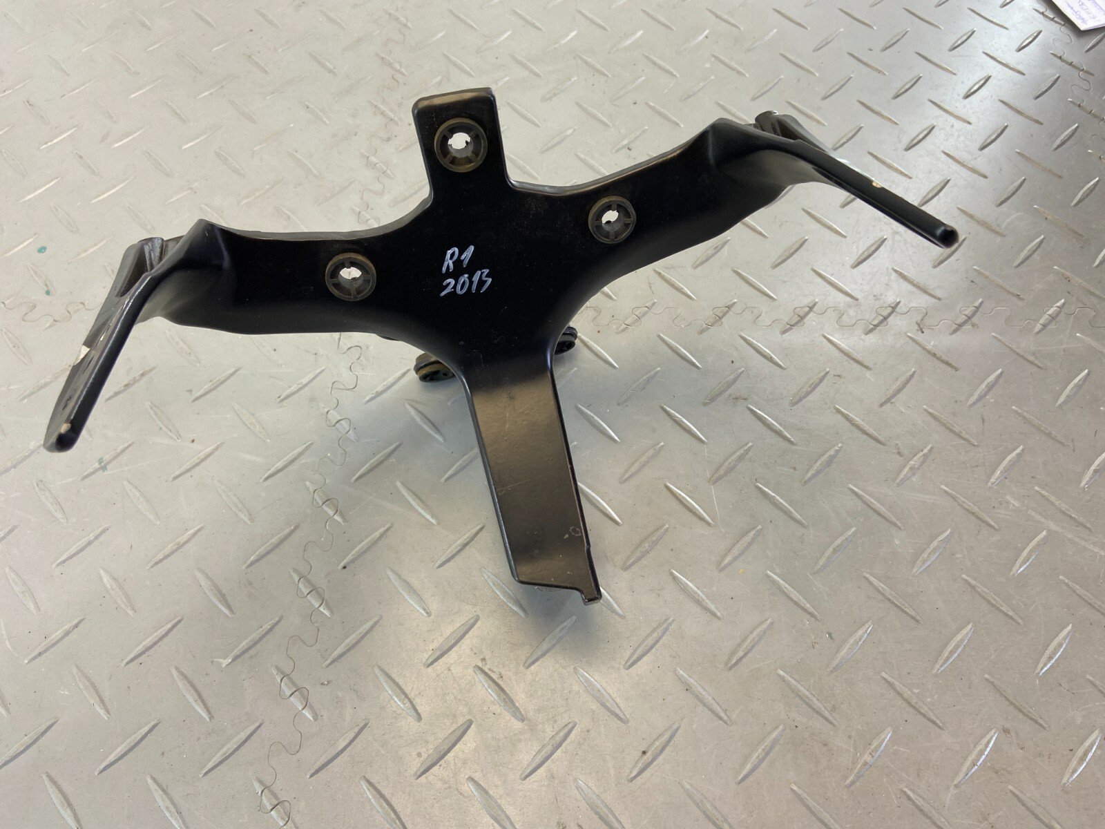 YAMAHA YZF-R1 2009 - 2014 FRONT STAY MOUNT BRACKET - Image 2