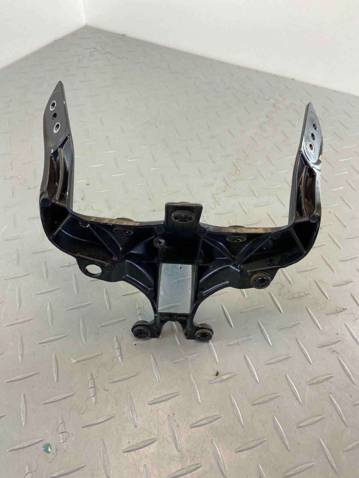 YAMAHA YZF-R1 2009 - 2014 FRONT STAY MOUNT BRACKET - Image 3
