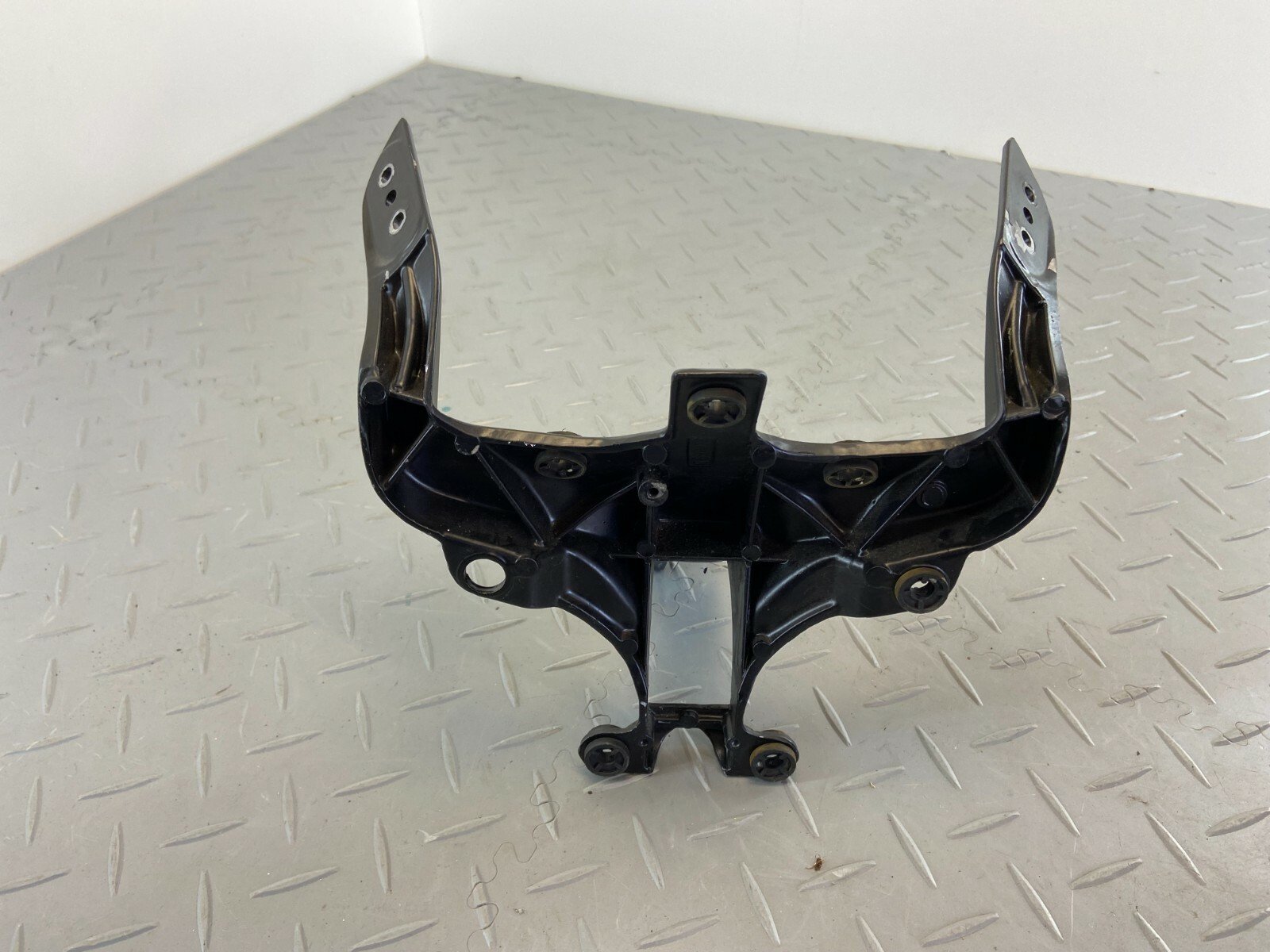 YAMAHA YZF-R1 2009 - 2014 FRONT STAY MOUNT BRACKET - Image 4