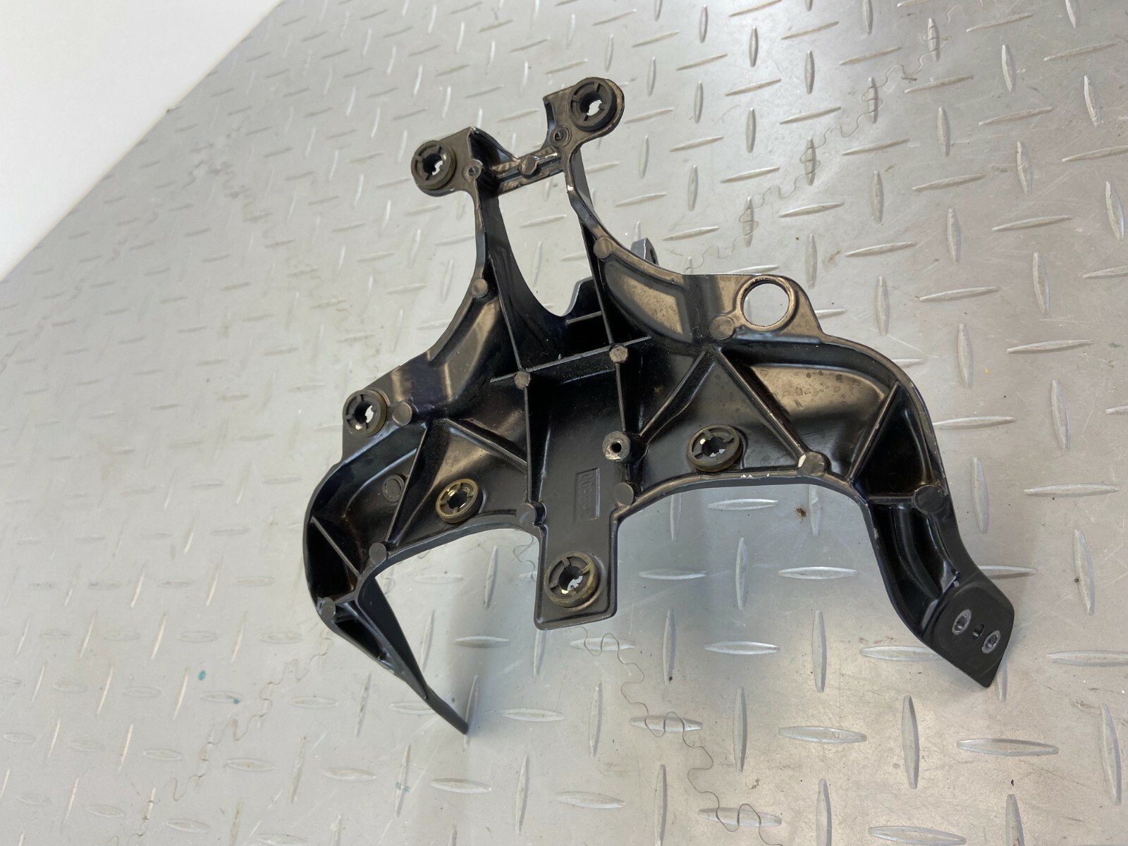 YAMAHA YZF-R1 2009 - 2014 FRONT STAY MOUNT BRACKET - Image 5