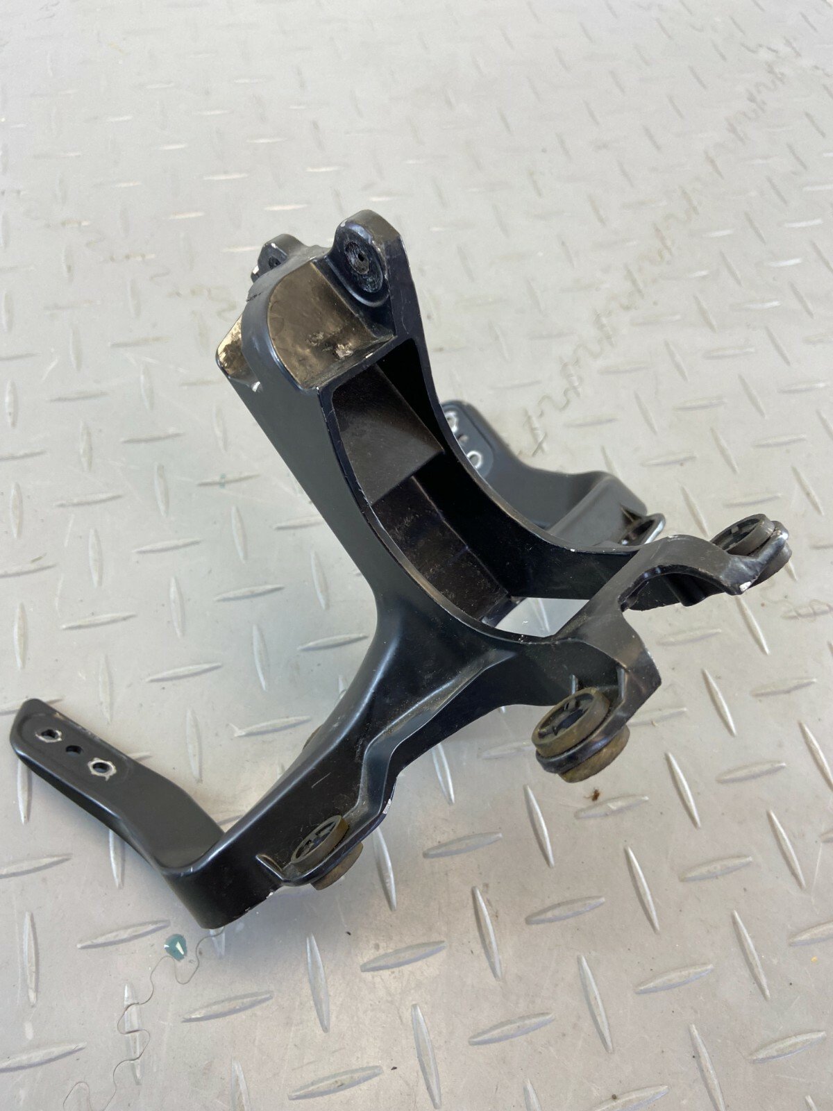 YAMAHA YZF-R1 2009 - 2014 FRONT STAY MOUNT BRACKET - Image 8