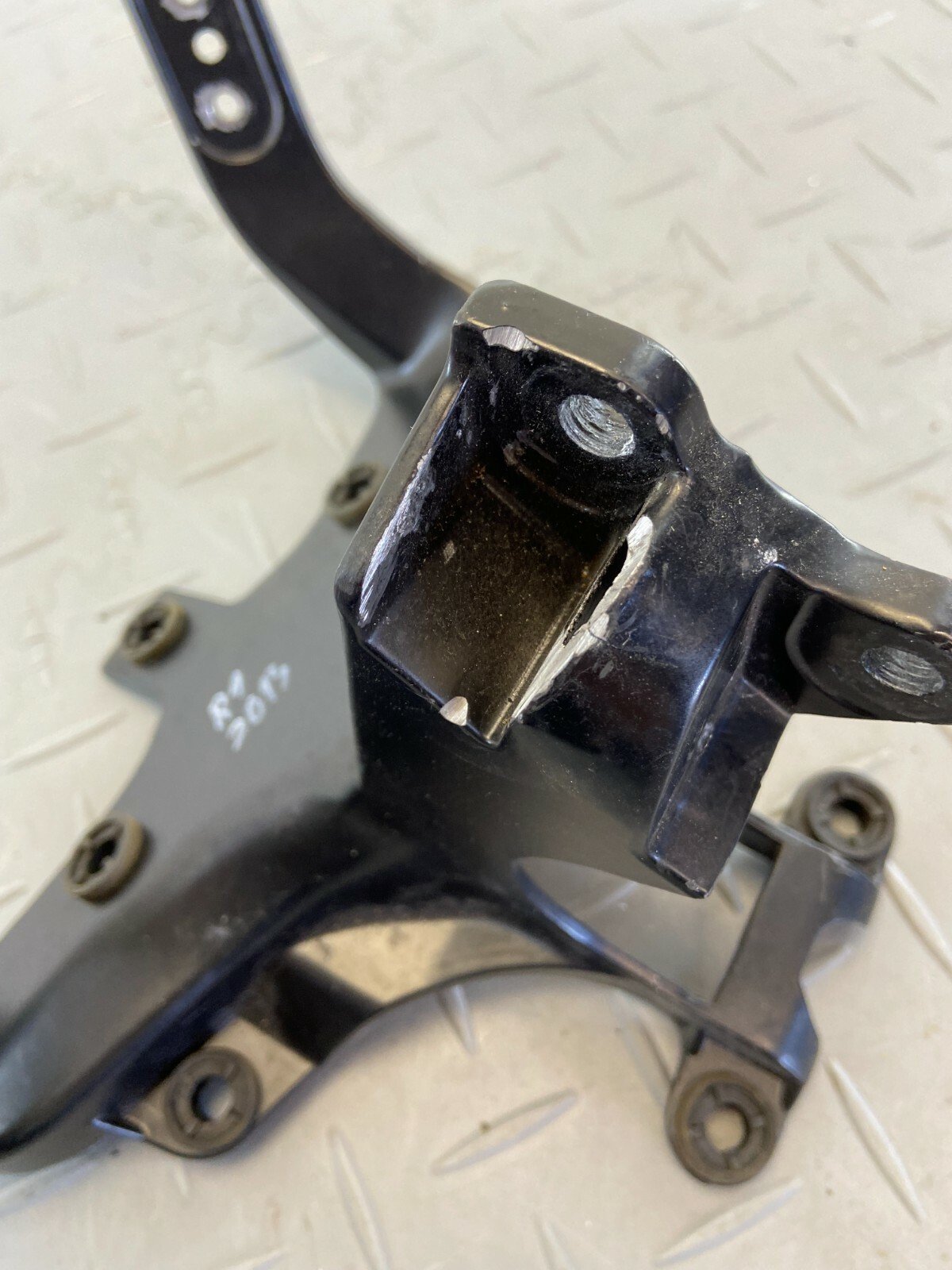 YAMAHA YZF-R1 2009 - 2014 FRONT STAY MOUNT BRACKET - Image 10