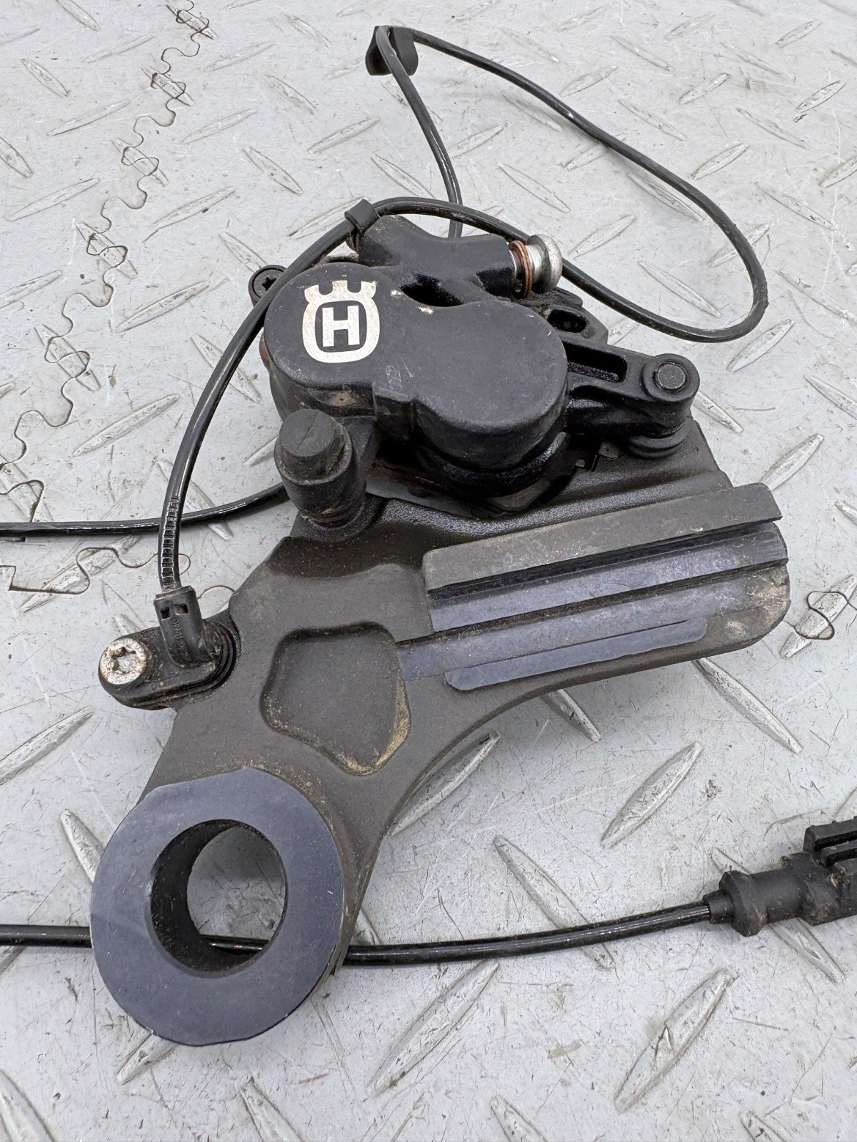 HUSQVARNA NORDEN 901 2022 REAR BRAKE CALIPER - Image 2