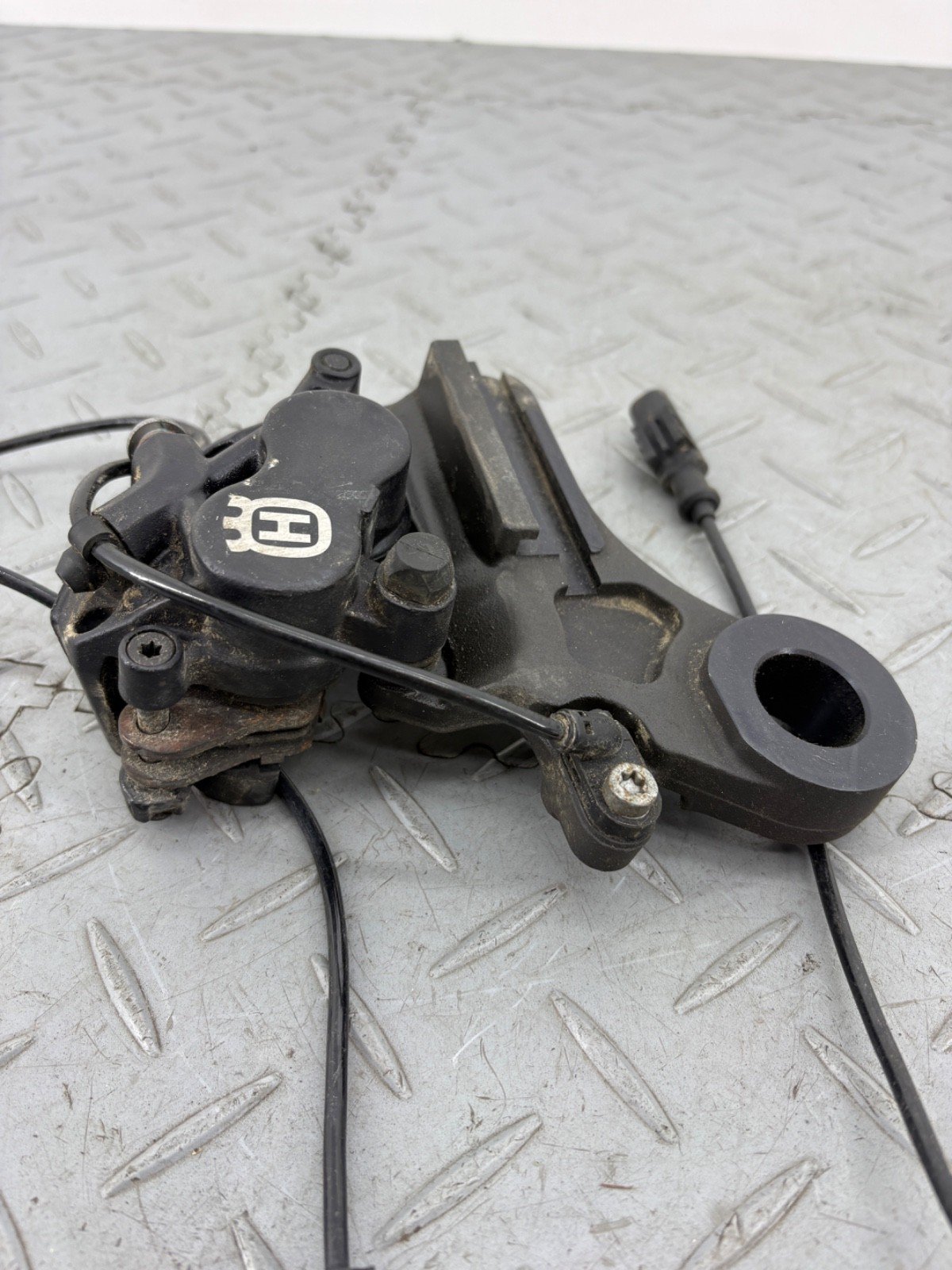 HUSQVARNA NORDEN 901 2022 REAR BRAKE CALIPER - Image 3
