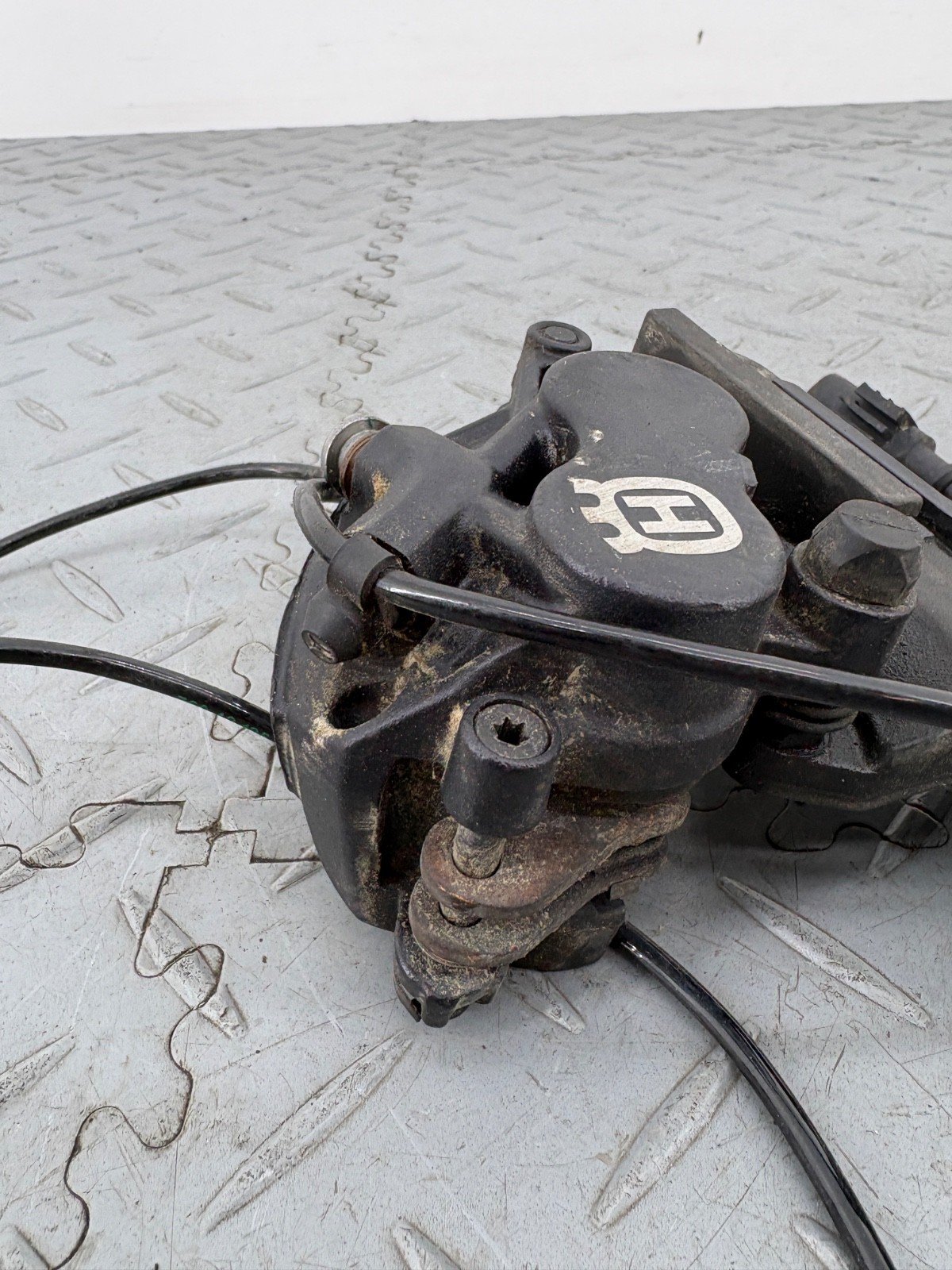 HUSQVARNA NORDEN 901 2022 REAR BRAKE CALIPER - Image 4