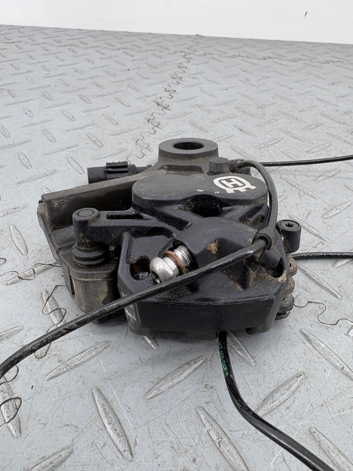 HUSQVARNA NORDEN 901 2022 REAR BRAKE CALIPER - Image 5
