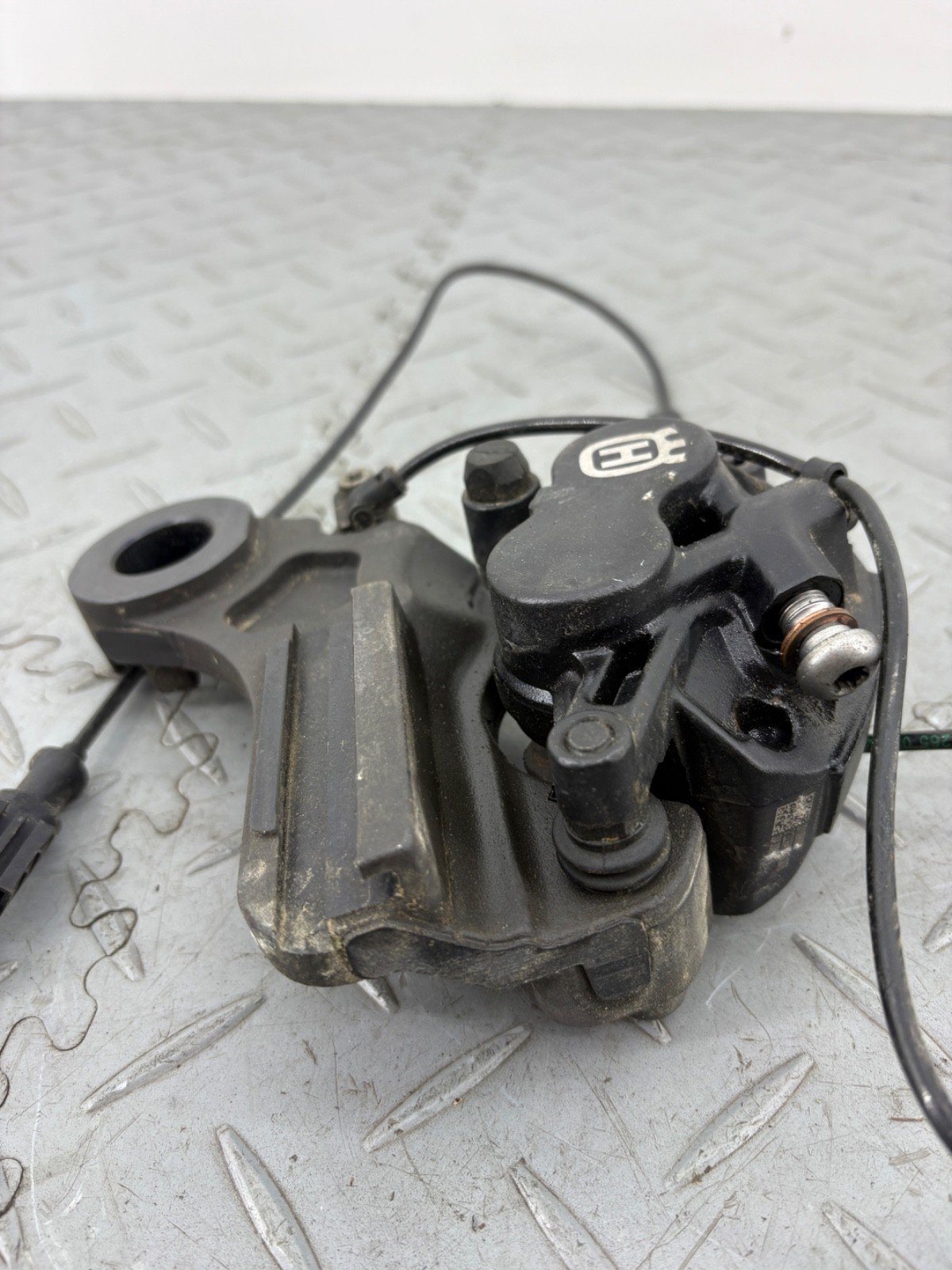 HUSQVARNA NORDEN 901 2022 REAR BRAKE CALIPER - Image 6