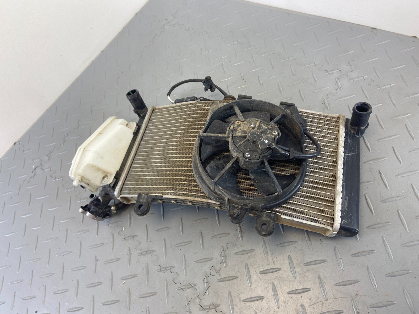 BMW F850GS WATER RADIATOR COOLER & FAN 8565247 - Image 7