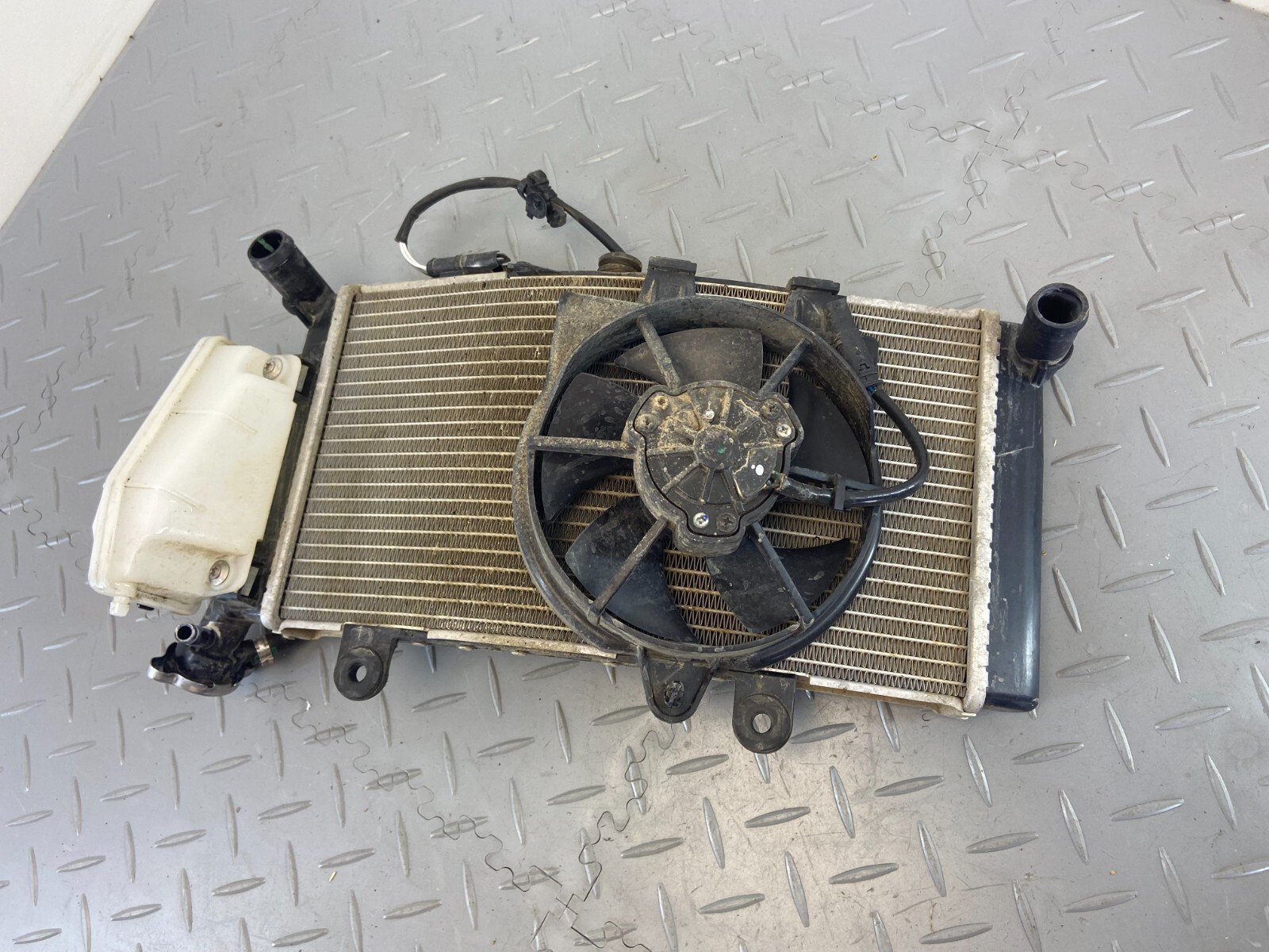 BMW F850GS WATER RADIATOR COOLER & FAN 8565247 - Image 8