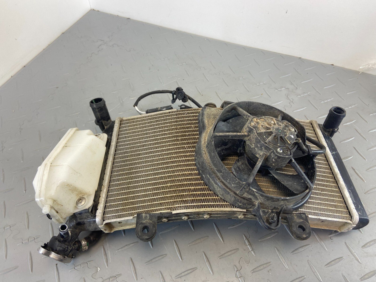BMW F850GS WATER RADIATOR COOLER & FAN 8565247 - Image 9