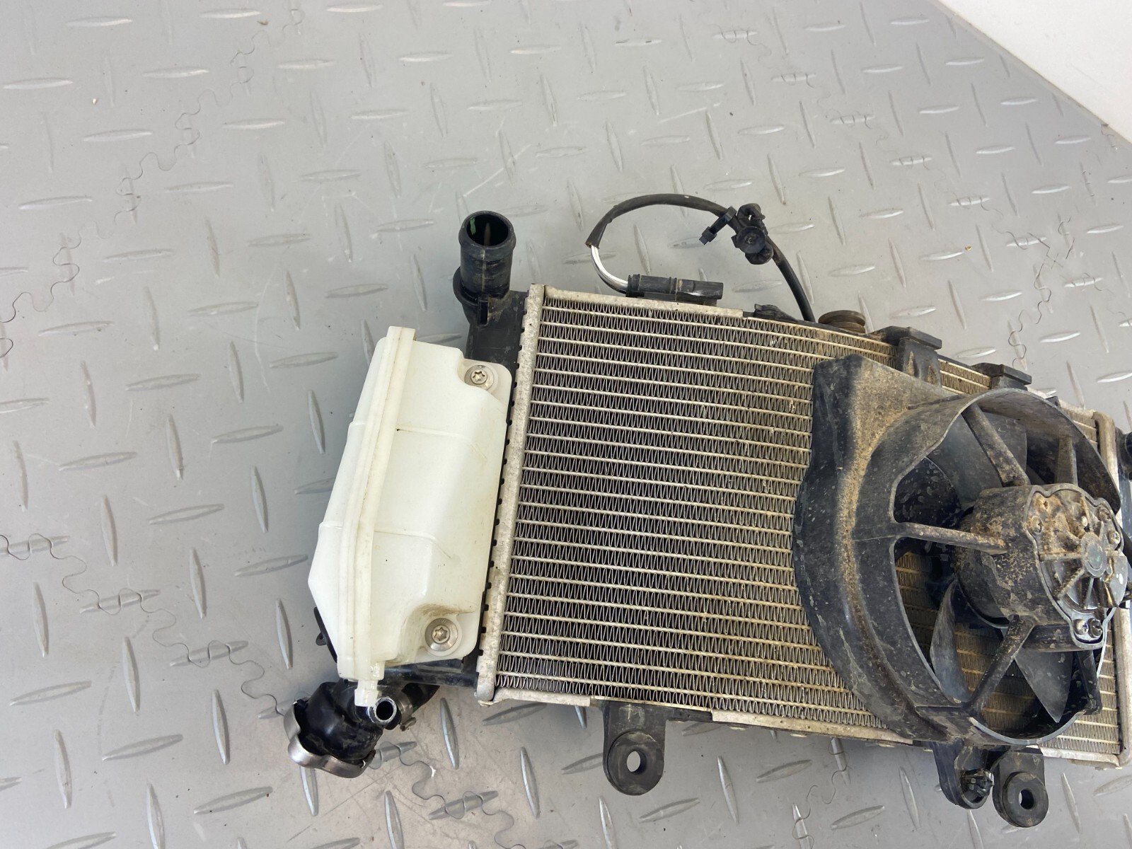 BMW F850GS WATER RADIATOR COOLER & FAN 8565247 - Image 10