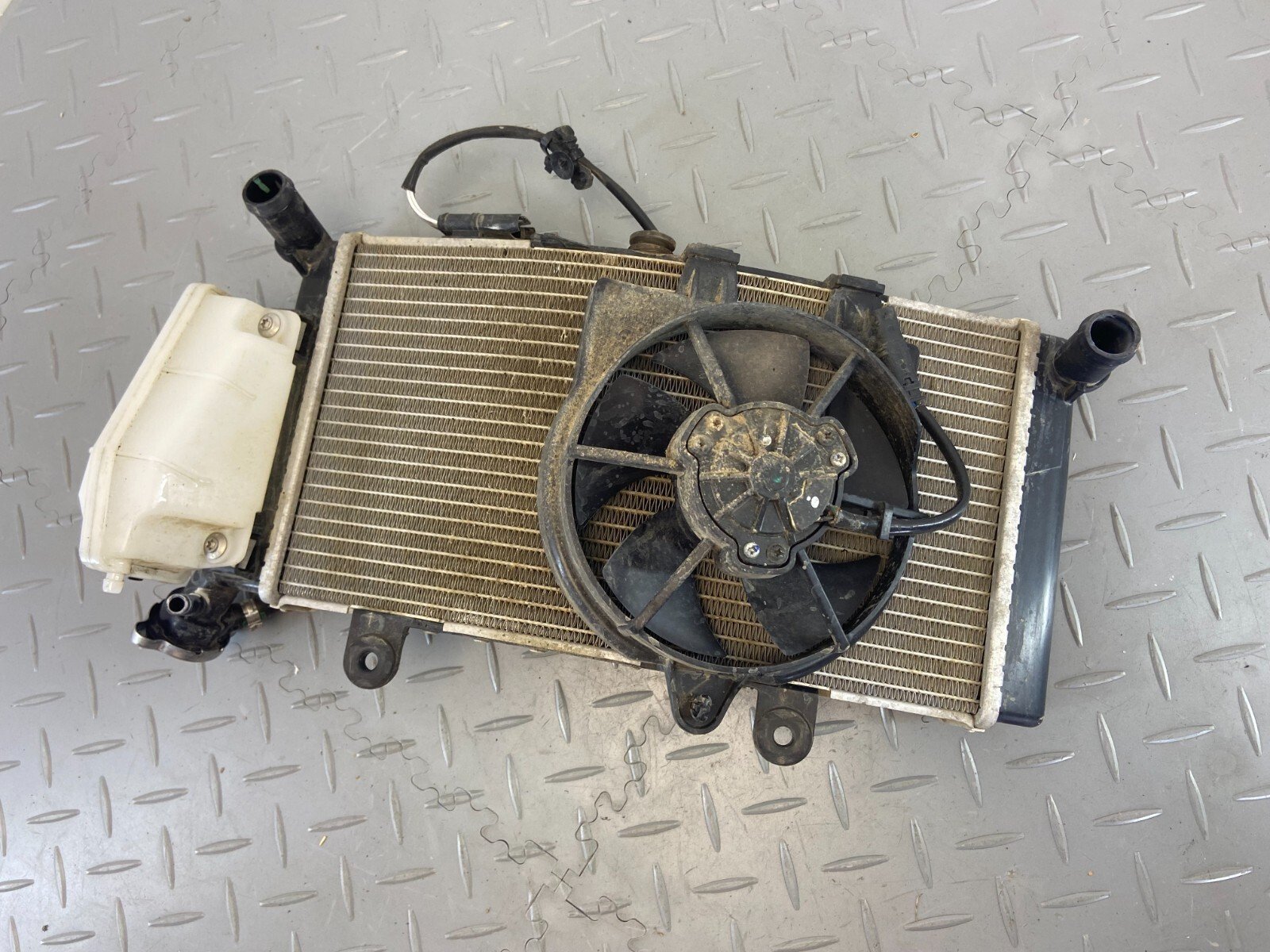 BMW F850GS WATER RADIATOR COOLER & FAN 8565247 - Image 11