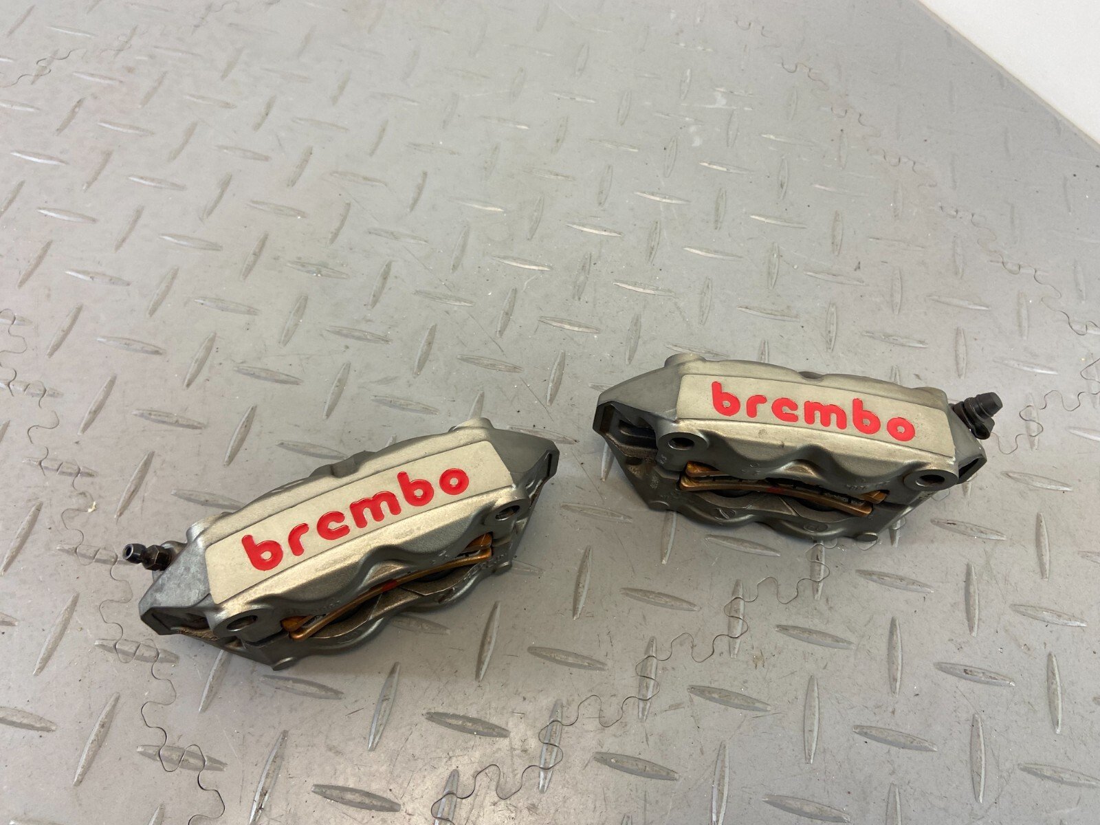 TRIUMPH SPEED TRIPLE 1050 RS 2019 FRONT BREMBO BRAKE CALIPERS PAIR RIGHT & LEFT - Image 2