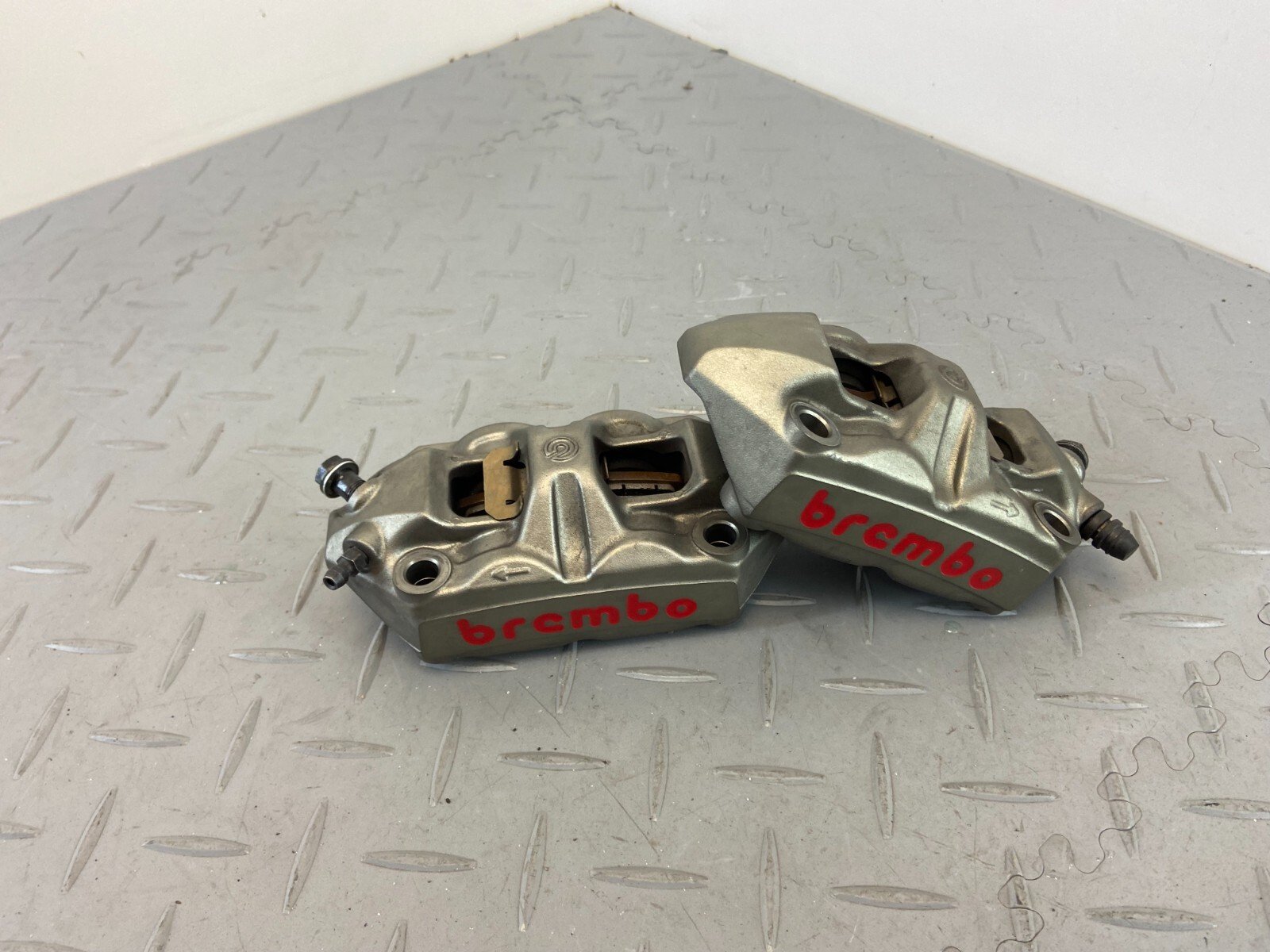 TRIUMPH SPEED TRIPLE 1050 RS 2019 FRONT BREMBO BRAKE CALIPERS PAIR RIGHT & LEFT - Image 3