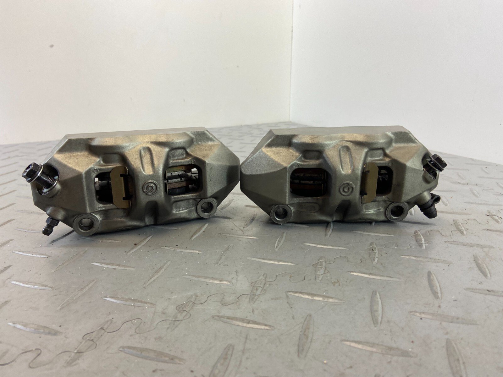 TRIUMPH SPEED TRIPLE 1050 RS 2019 FRONT BREMBO BRAKE CALIPERS PAIR RIGHT & LEFT - Image 5
