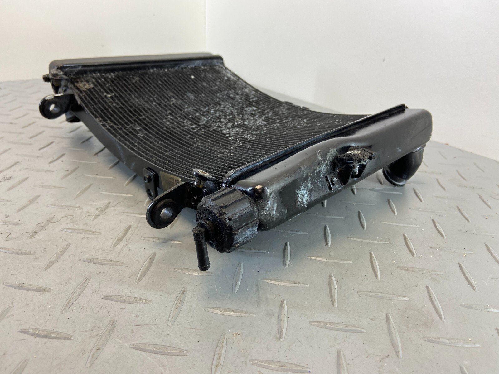 KTM SUPER DUKE 1290 R 2018 RADIATOR WATER COOLER (DAMADGED) 61635010200 - Image 2