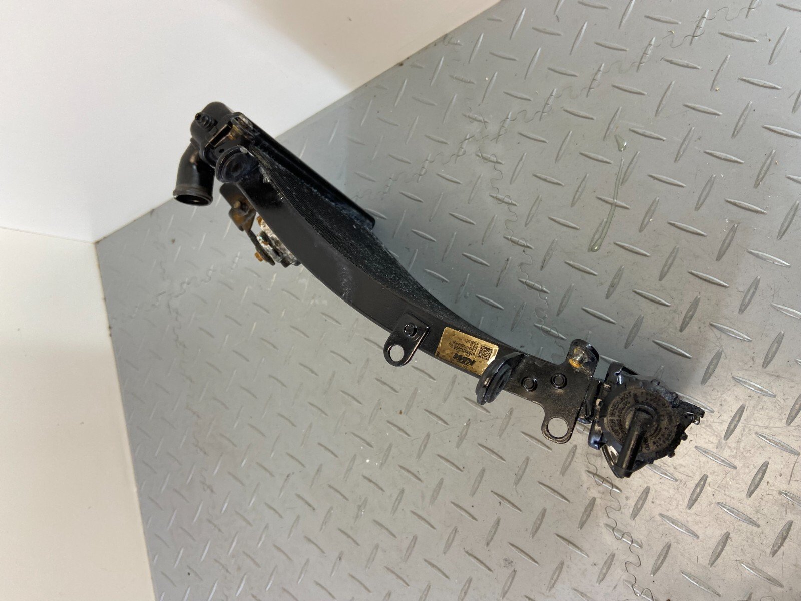 KTM SUPER DUKE 1290 R 2018 RADIATOR WATER COOLER (DAMADGED) 61635010200 - Image 4