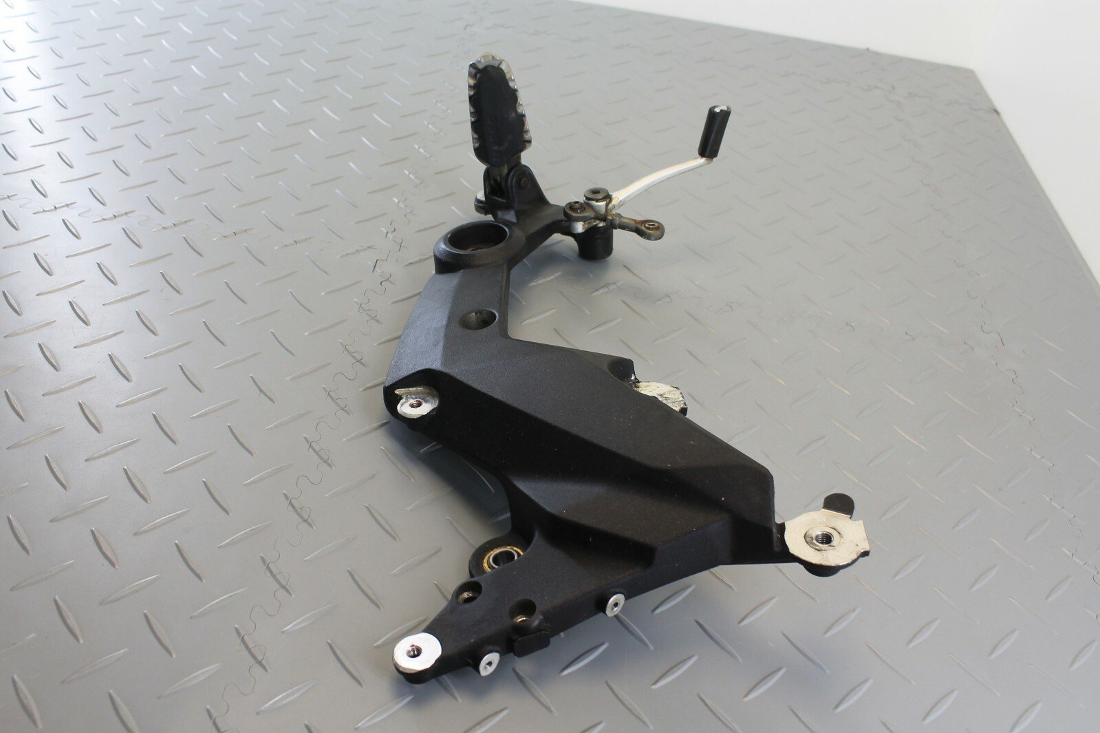 DUCATI MULTISTRADA 2012 1200 LEFT LH FRAME SUPPORT BRACKET MOUNT FOOT REST - Image 2