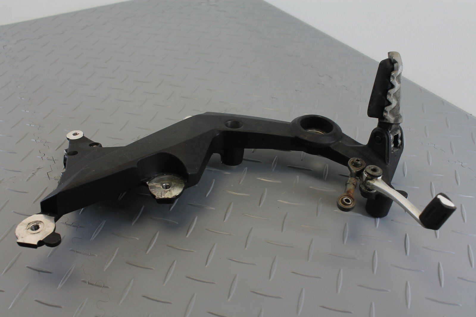 DUCATI MULTISTRADA 2012 1200 LEFT LH FRAME SUPPORT BRACKET MOUNT FOOT REST - Image 4