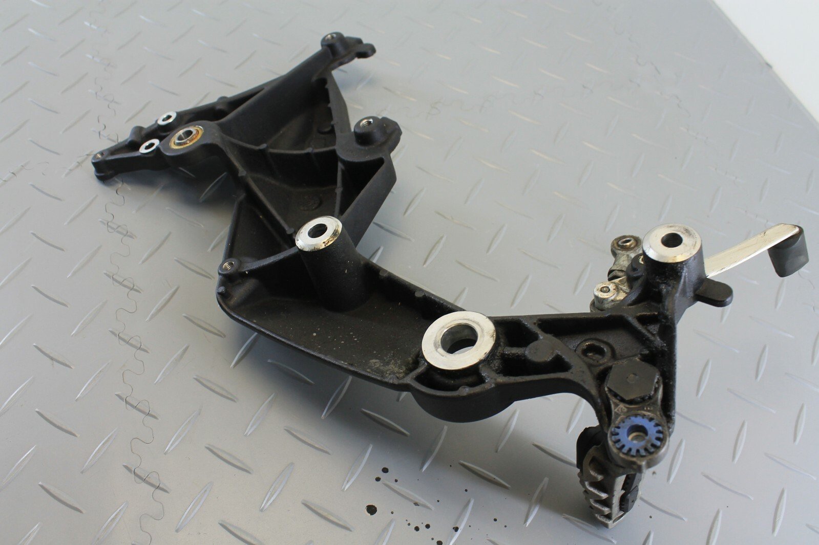 DUCATI MULTISTRADA 2012 1200 LEFT LH FRAME SUPPORT BRACKET MOUNT FOOT REST - Image 6
