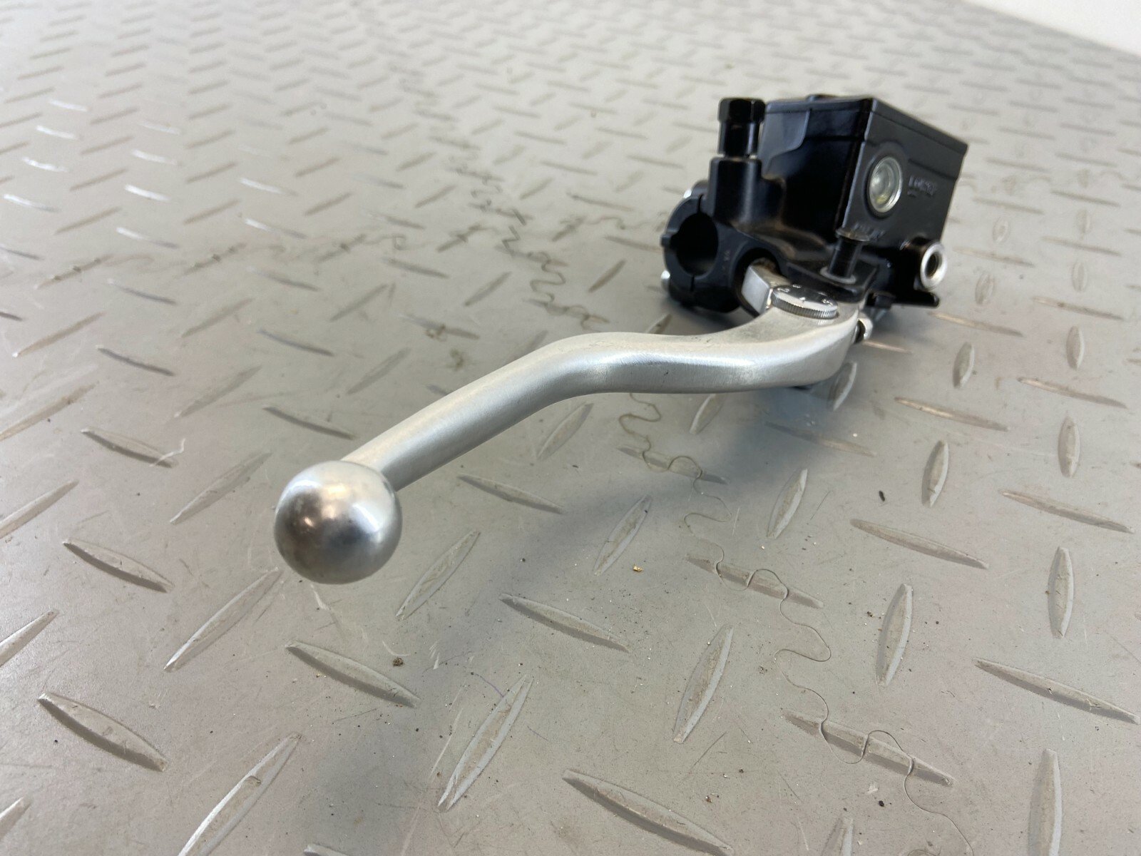 TRIUMPH TIGER XCX 1200 2019 FRONT BRAKE MASTER PUMP CYLINDER LEVER - Image 2