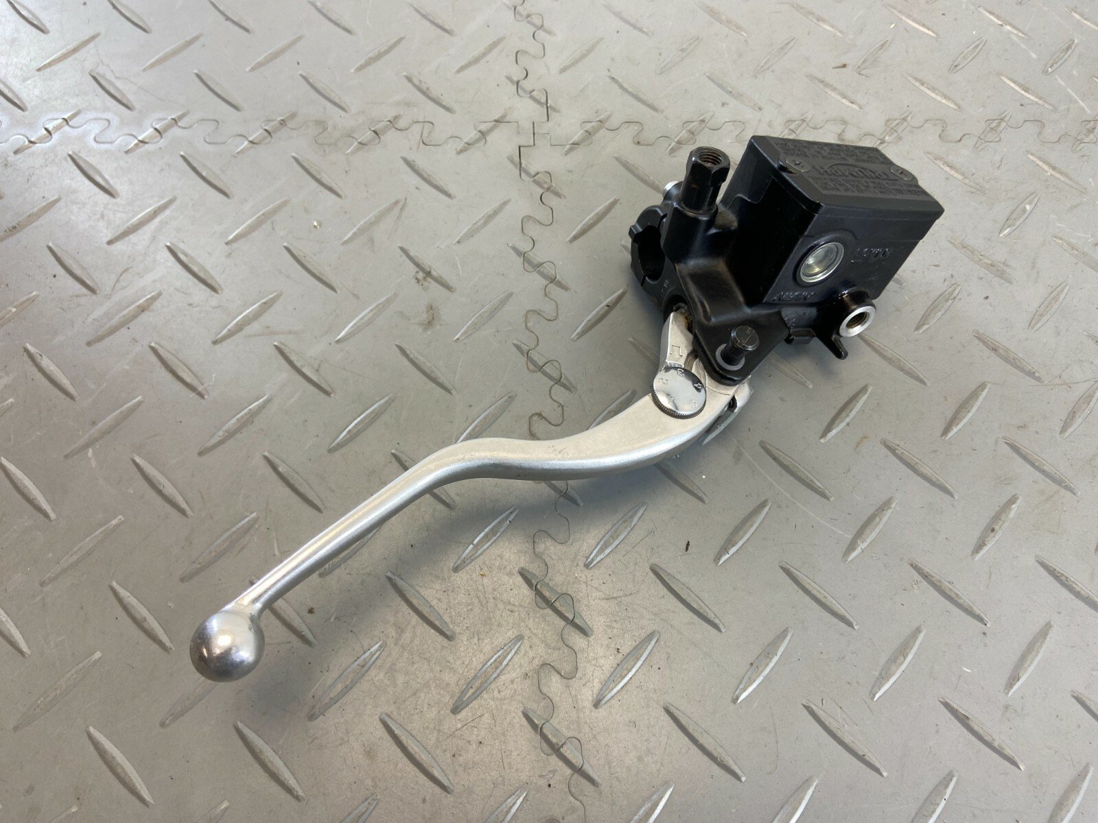 TRIUMPH TIGER XCX 1200 2019 FRONT BRAKE MASTER PUMP CYLINDER LEVER - Image 3