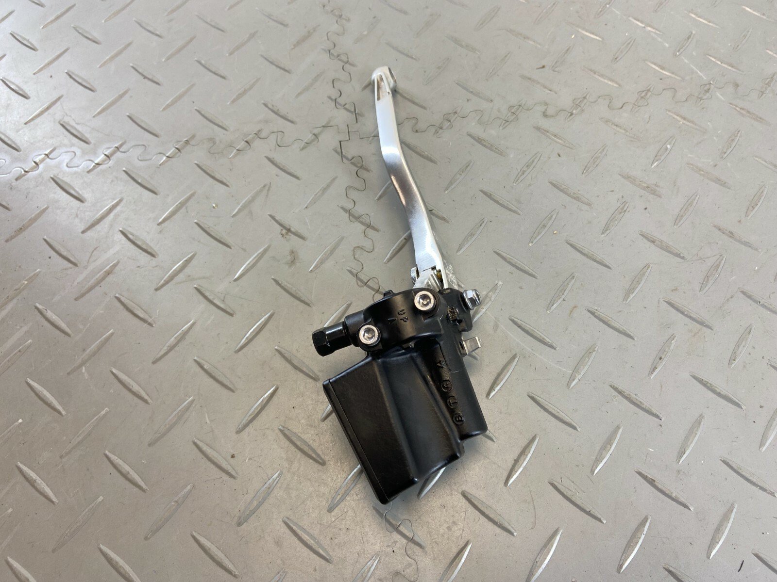 TRIUMPH TIGER XCX 1200 2019 FRONT BRAKE MASTER PUMP CYLINDER LEVER - Image 5