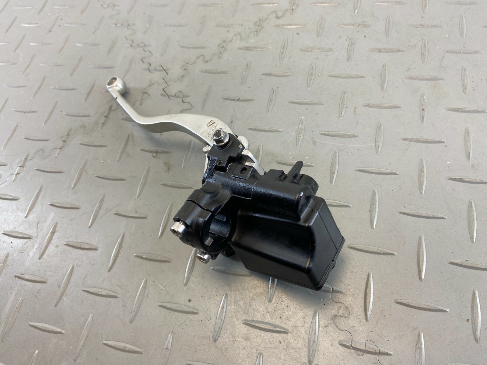 TRIUMPH TIGER XCX 1200 2019 FRONT BRAKE MASTER PUMP CYLINDER LEVER - Image 6