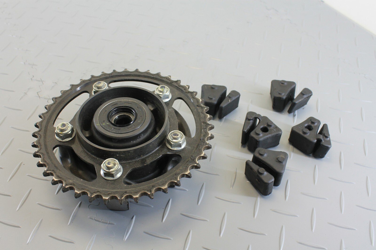 HONDA CB650R CB650 R 2019 REAR SPROCKET & SUPPORT HUB - Image 2