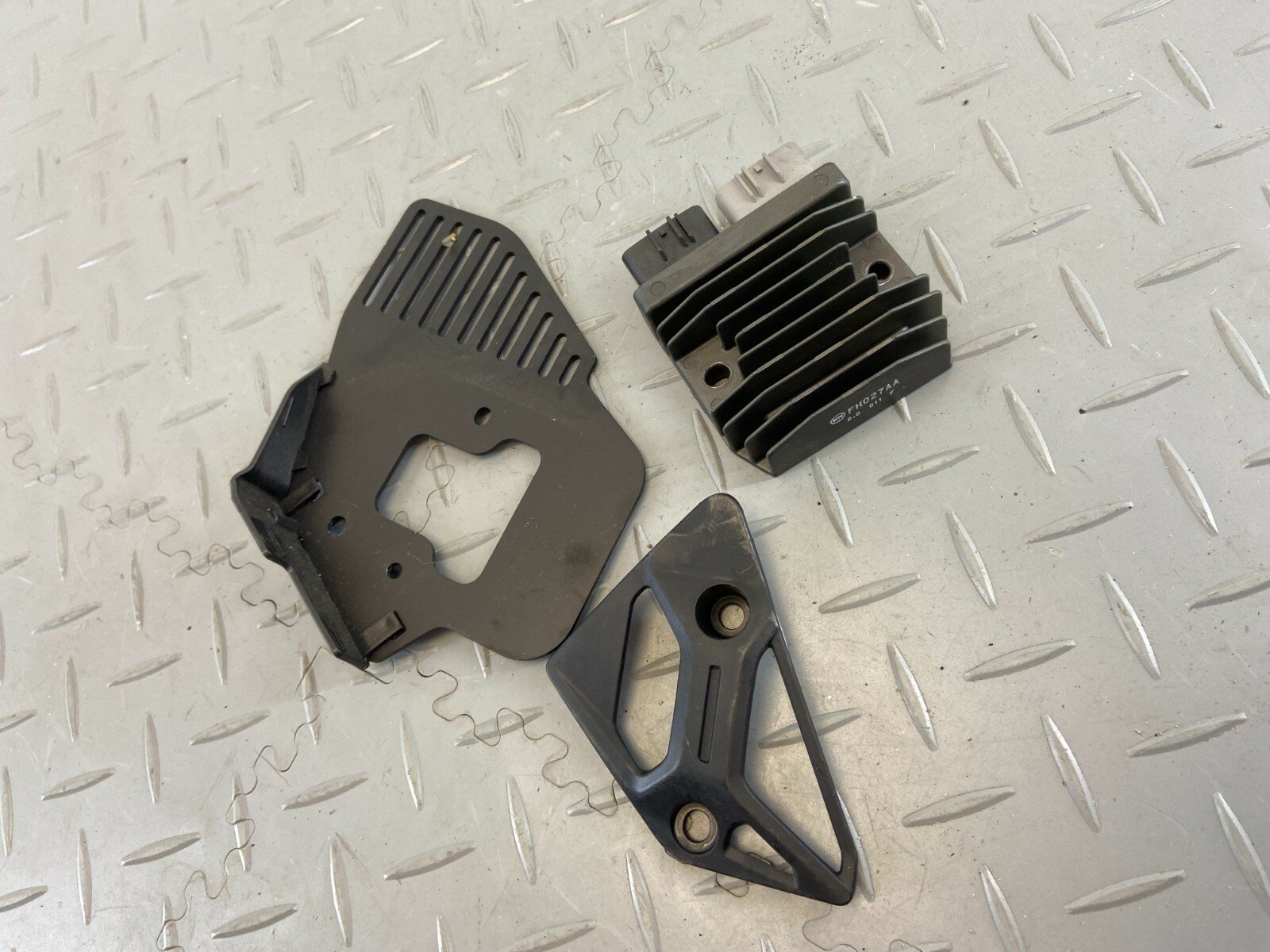 DUCATI MULTISTRADA V4S 1299 2020 VOLTAGE REGULATOR RECTIFIER FH027AA - Image 3