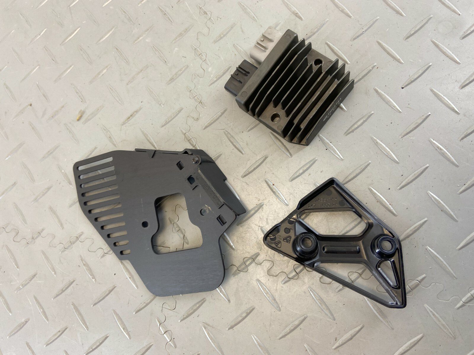 DUCATI MULTISTRADA V4S 1299 2020 VOLTAGE REGULATOR RECTIFIER FH027AA - Image 4
