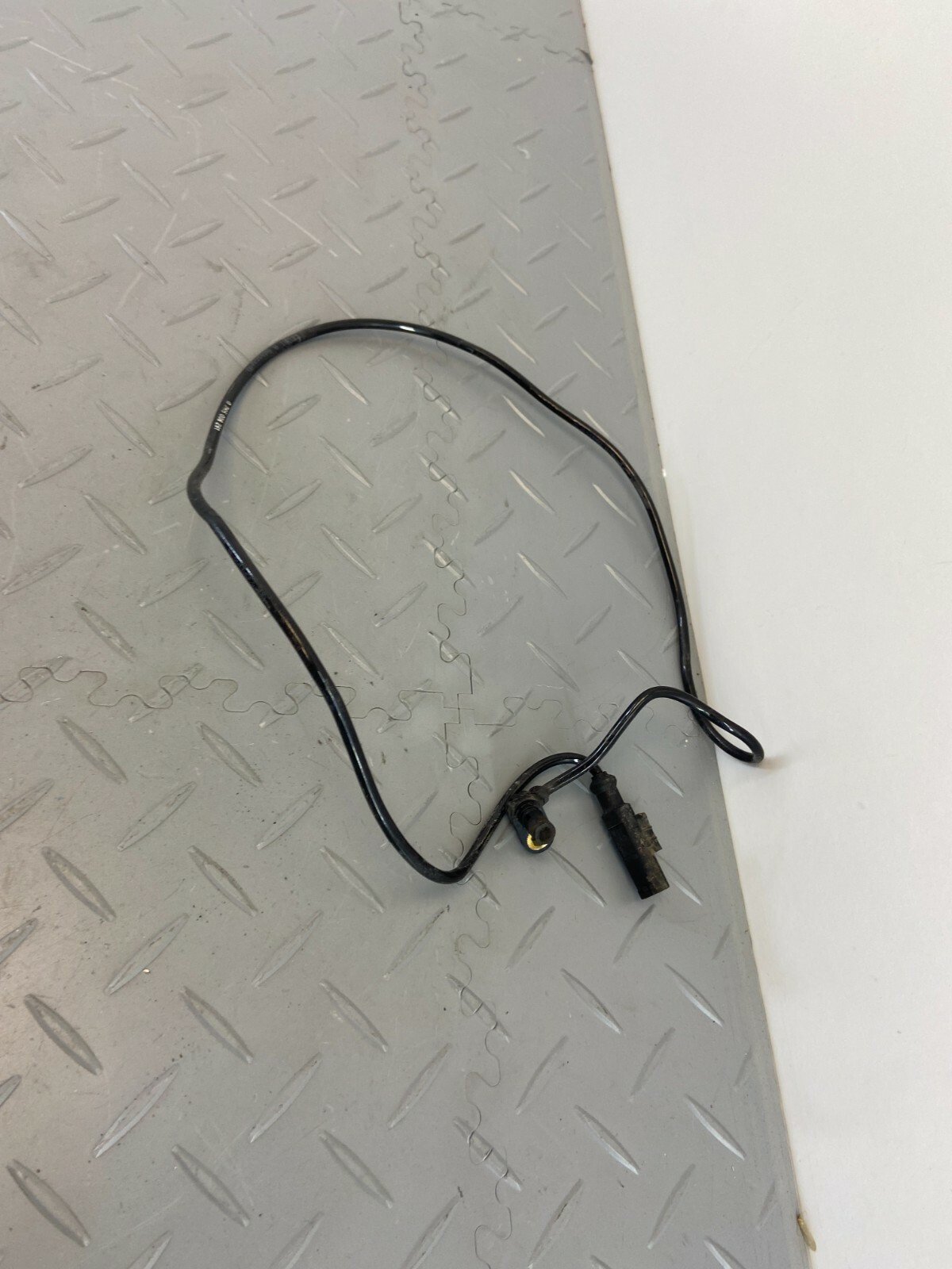 BMW S1000RR RR 2013 REAR BRAKE ABS SENSOR 0265008291 - Image 3
