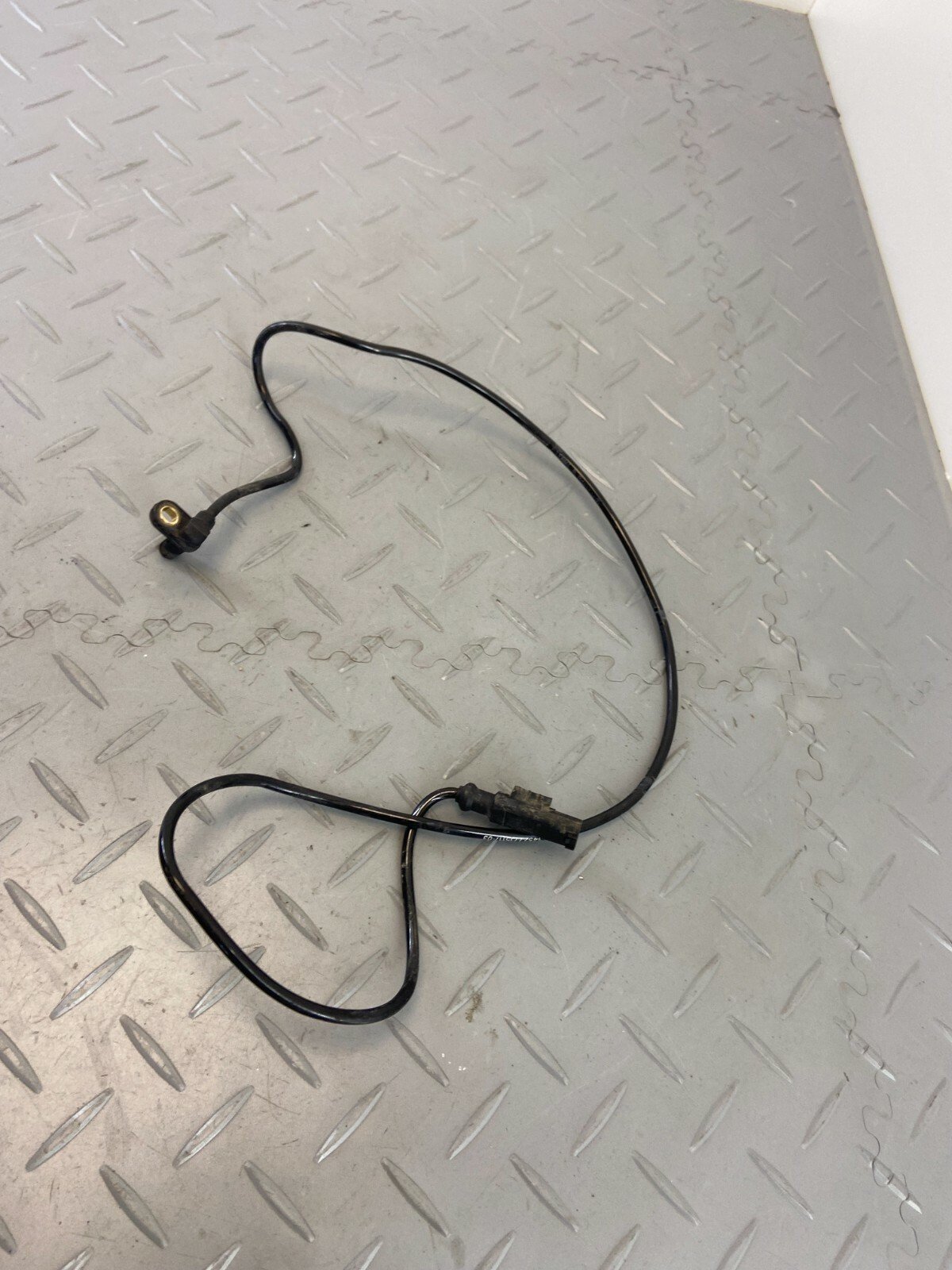 BMW S1000RR RR 2013 REAR BRAKE ABS SENSOR 0265008291 - Image 4