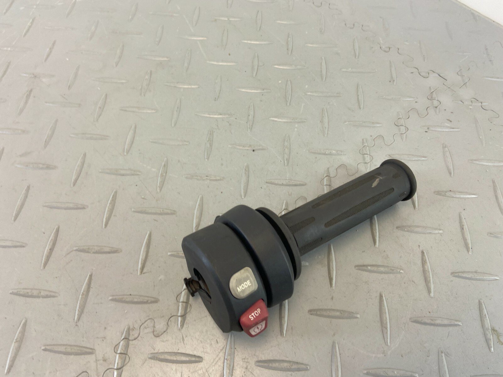 BMW S1000XR 2017 RH RIGHT SIDE HANDLE CONTROL SWITCH & THROTTLE CONTROL - Image 2