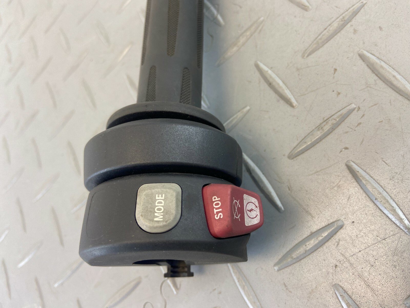BMW S1000XR 2017 RH RIGHT SIDE HANDLE CONTROL SWITCH & THROTTLE CONTROL - Image 9