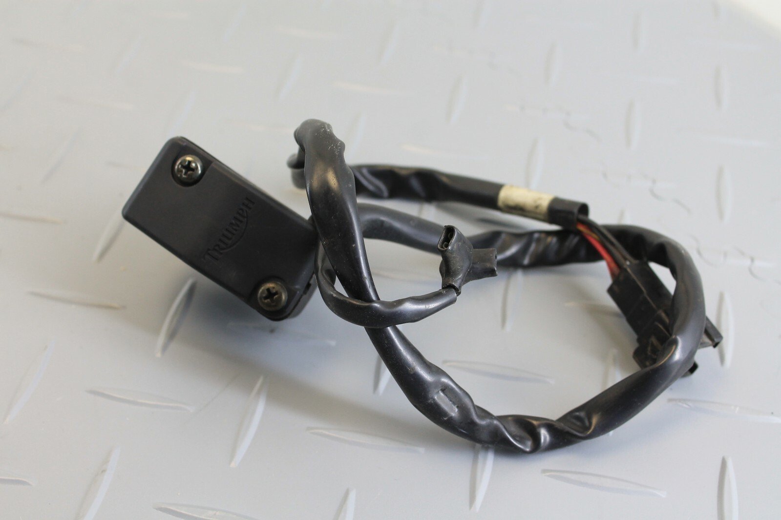TRIUMPH DAYTONA 675 2007 RIGHT HANDLEBAR GEAR SWITCH CONTROLLER - Image 2