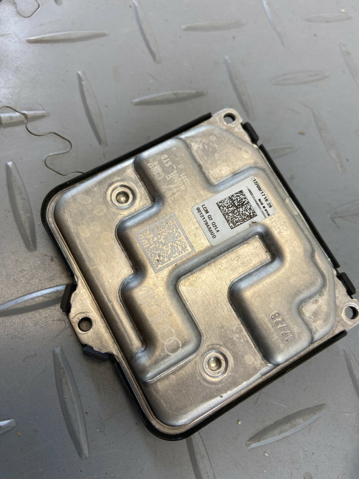 AUDI Q2 VW SKODA HEADLIGHT BALLAST CONTROL UNIT MODULE 8S0907397C - Image 2