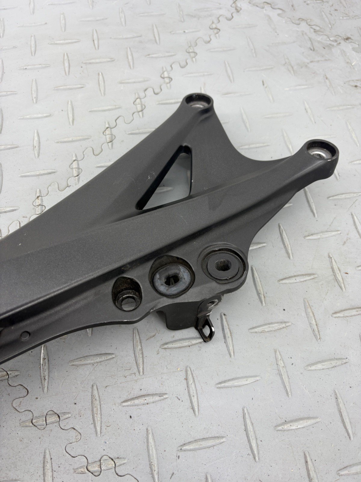 HONDA CBR1000RR 2014 REAR LEFT SUBFRAME MOUNT MFLAL2 - Image 7