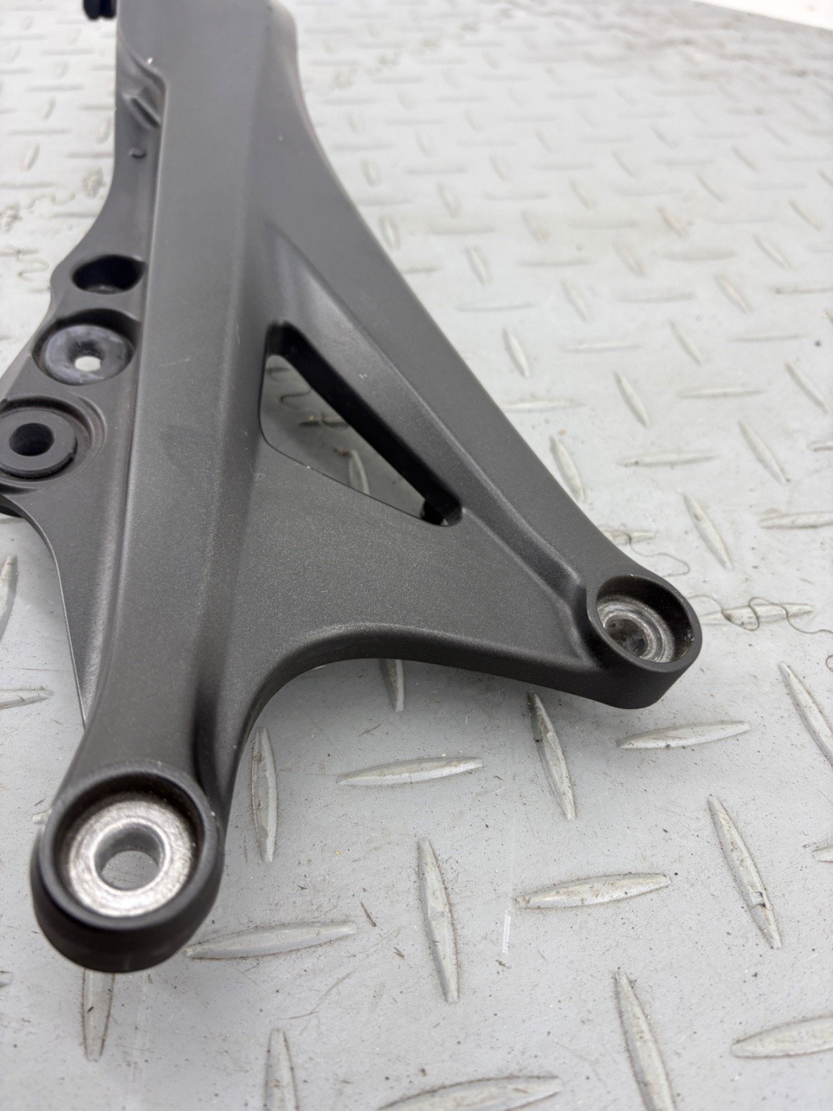 HONDA CBR1000RR 2014 REAR LEFT SUBFRAME MOUNT MFLAL2 - Image 9
